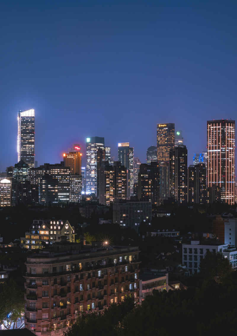 夜晚武康大楼