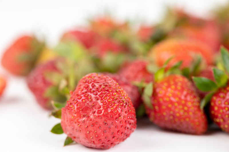 新鲜草莓水果实拍 12