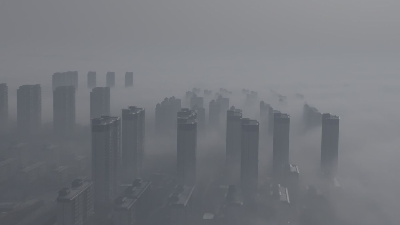 雾中城市