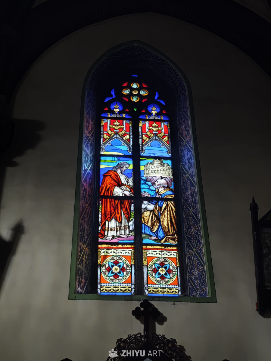 教堂彩色玻璃窗