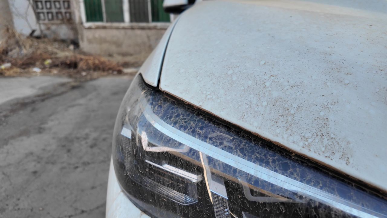 满是灰尘的车 19
