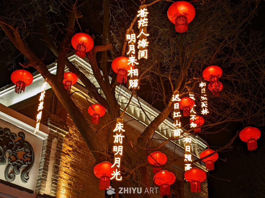 夜色中的灯笼与古建筑