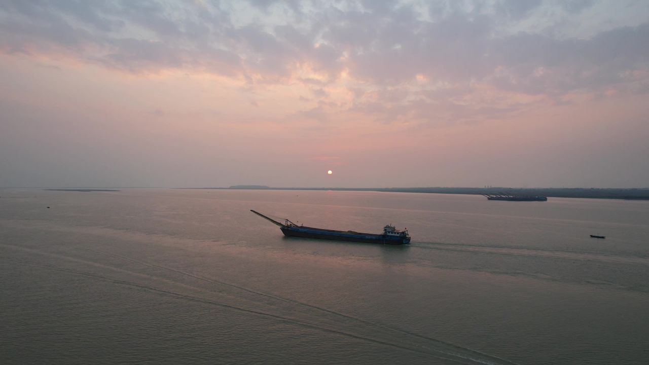 湖南岳阳洞庭湖像晚霞日落航拍 