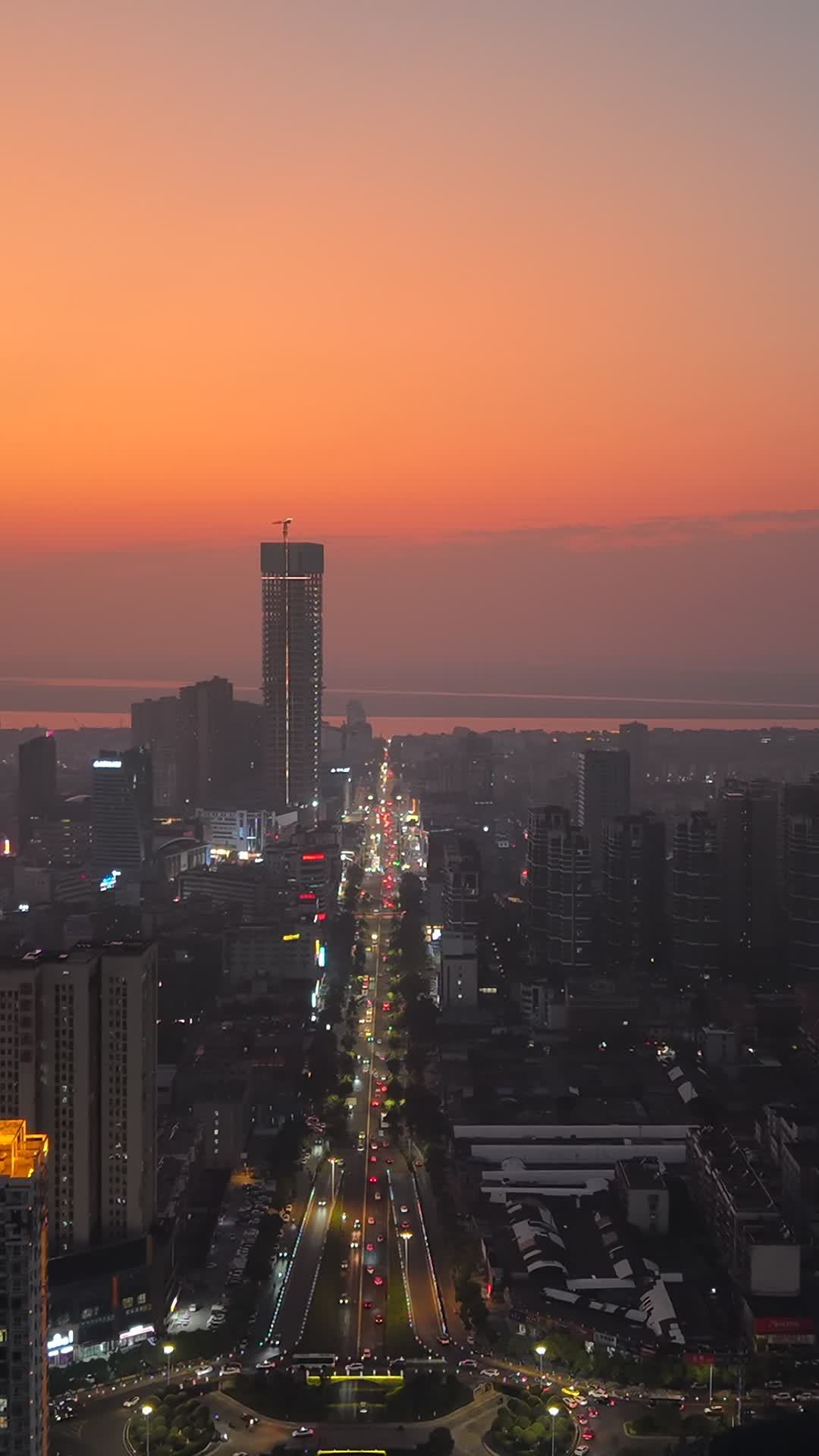 城市黄昏车流