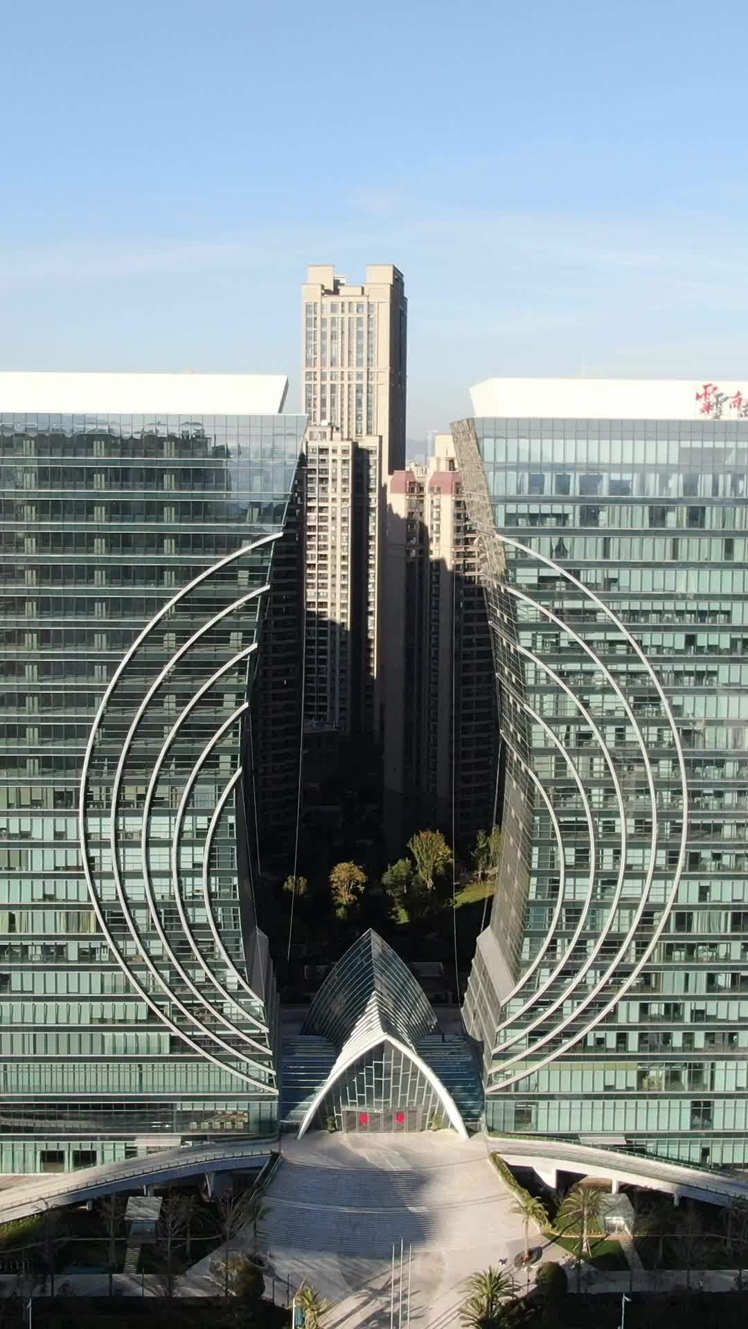现代都市玻璃幕墙建筑