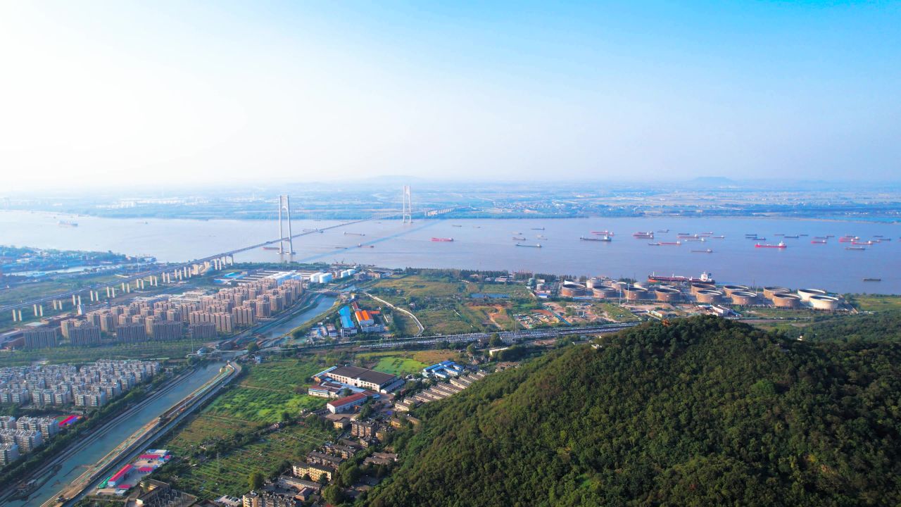 4K航拍南京栖霞山长江风景南京长江四桥