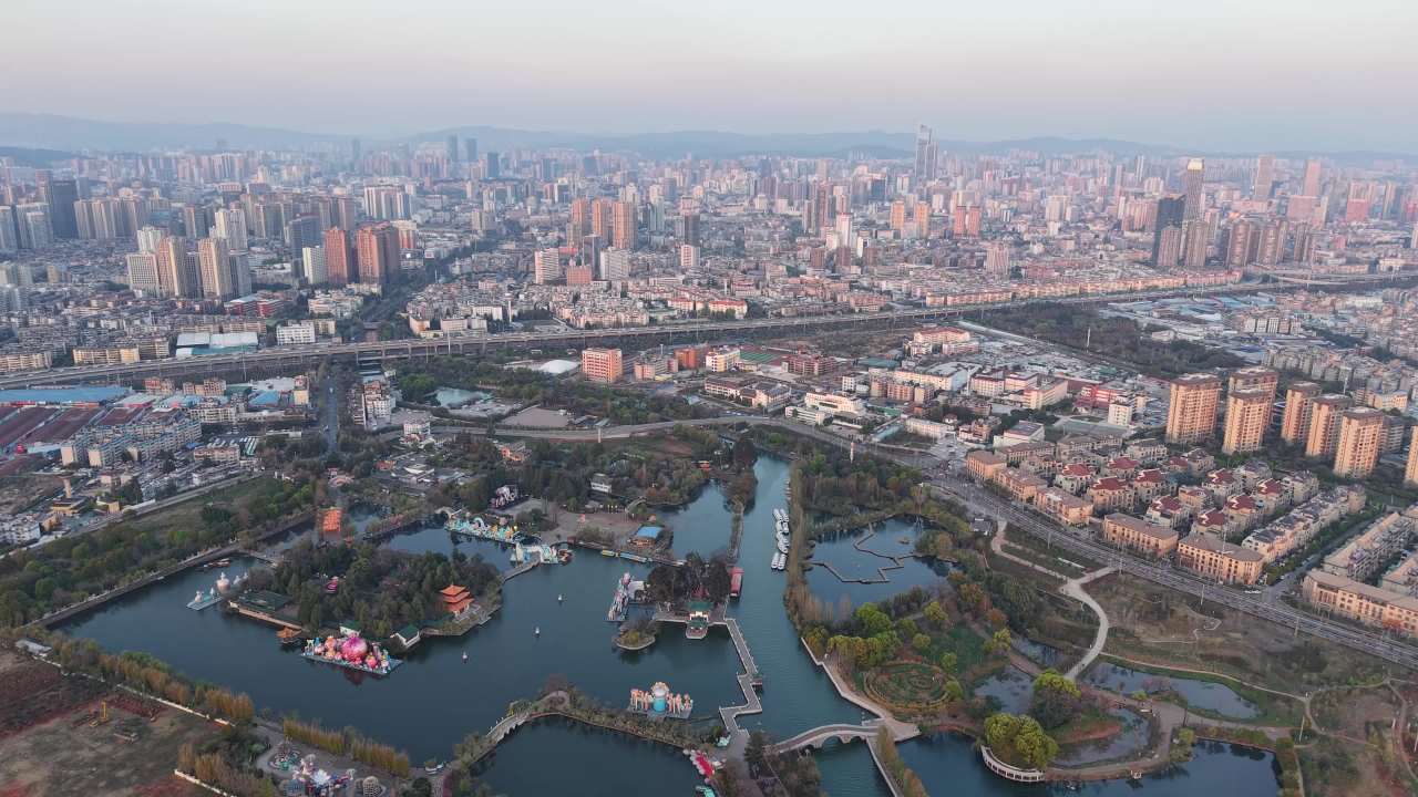 城市公园日落美景