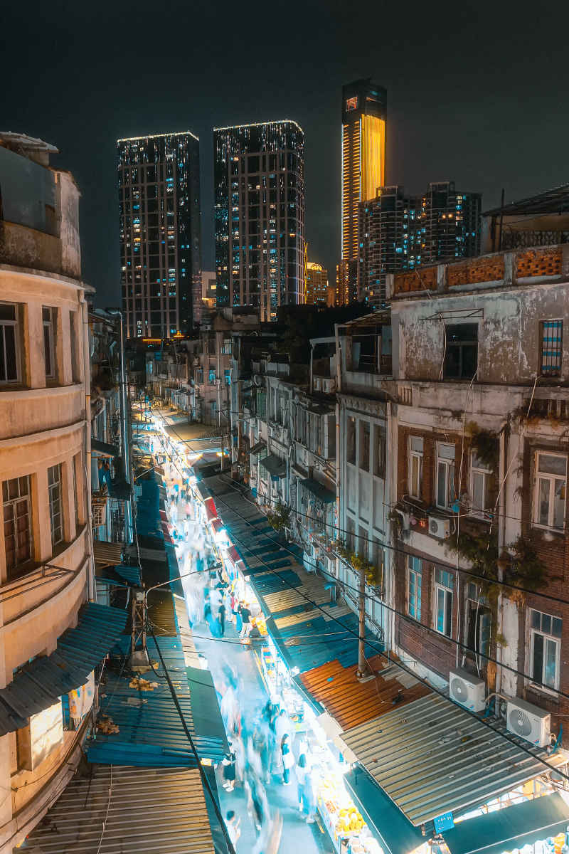 熙熙攘攘的人群