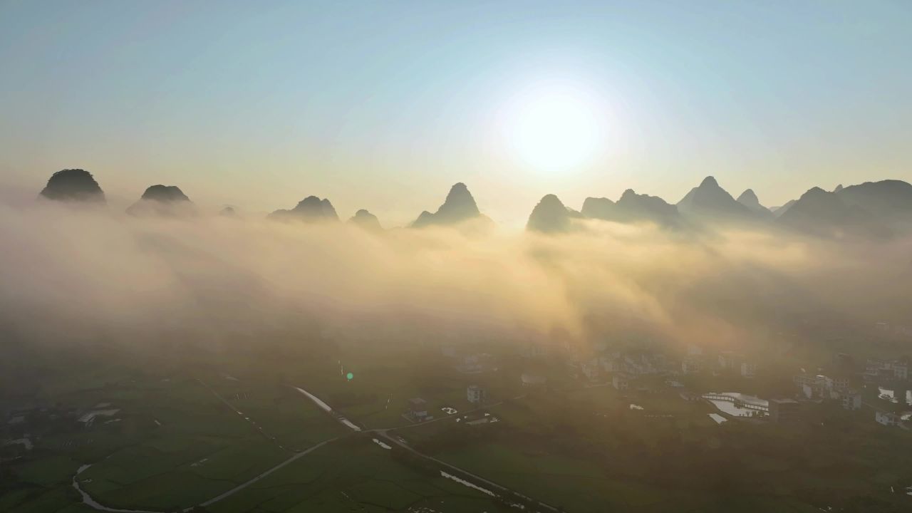日出云海山峰
