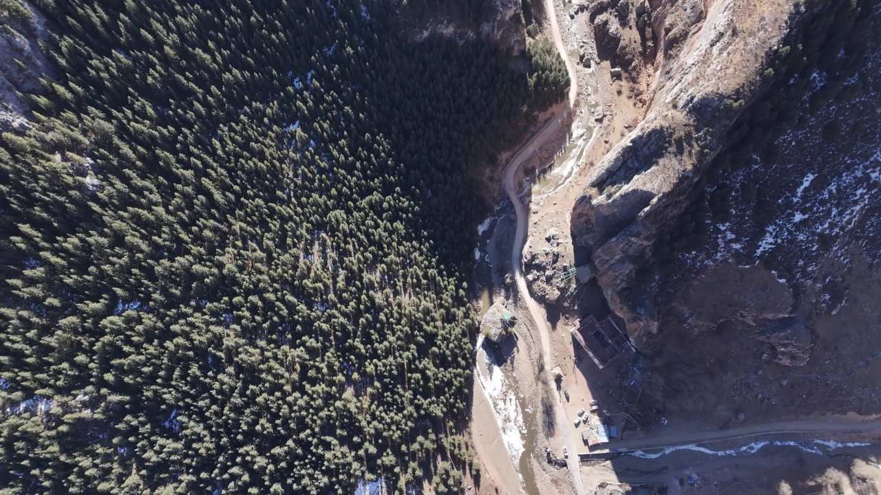 壮观森林峡谷全景航拍