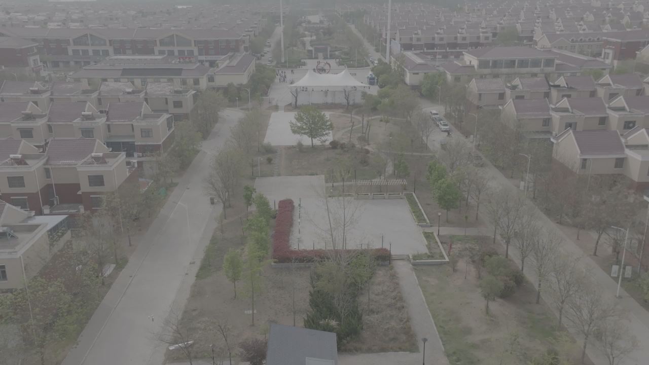 社区广场晨练场景