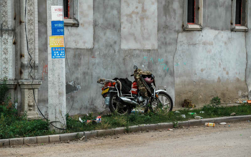 摩托车
