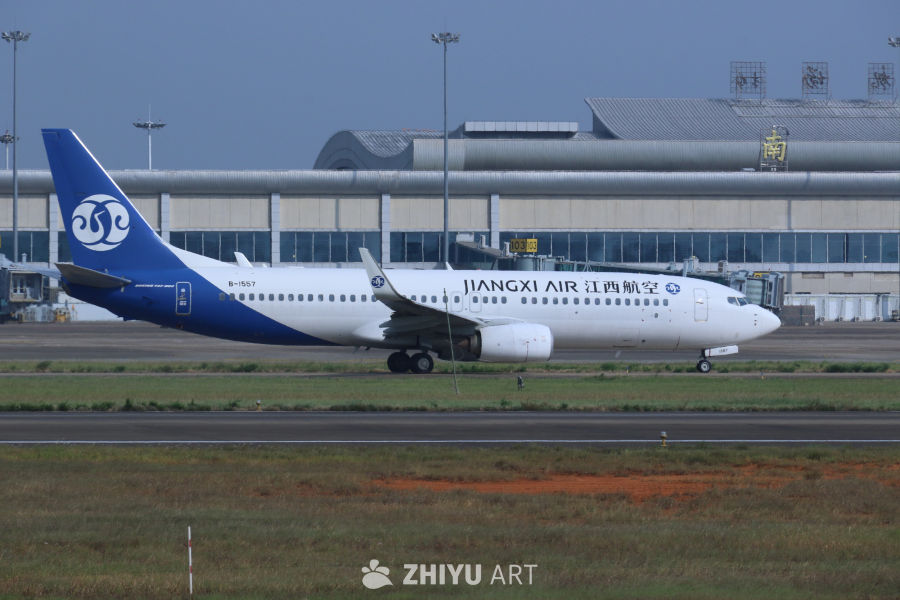 江西航空飞机在机场停靠