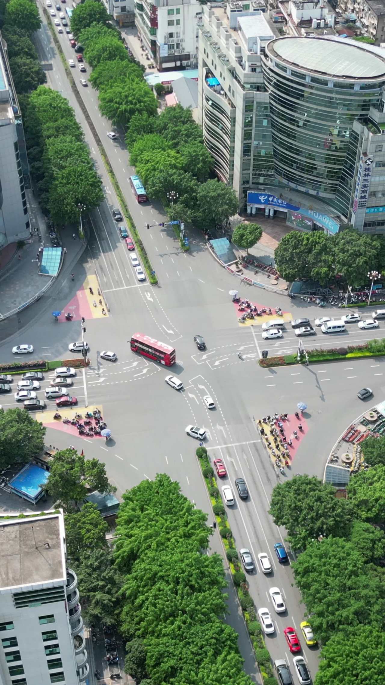 繁忙都市十字路口