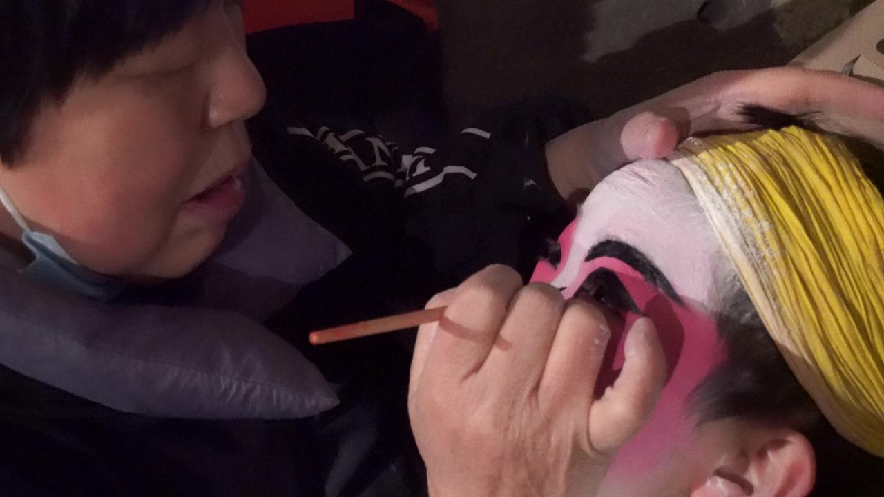 细致的化妆过程