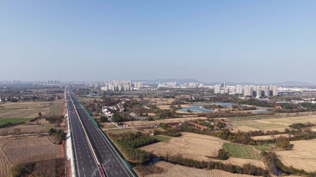 城乡交汇的现代风景