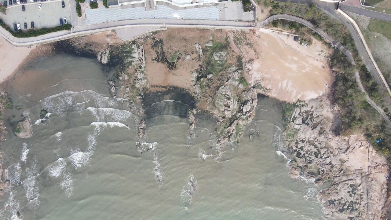 大海礁石海浪风景航拍