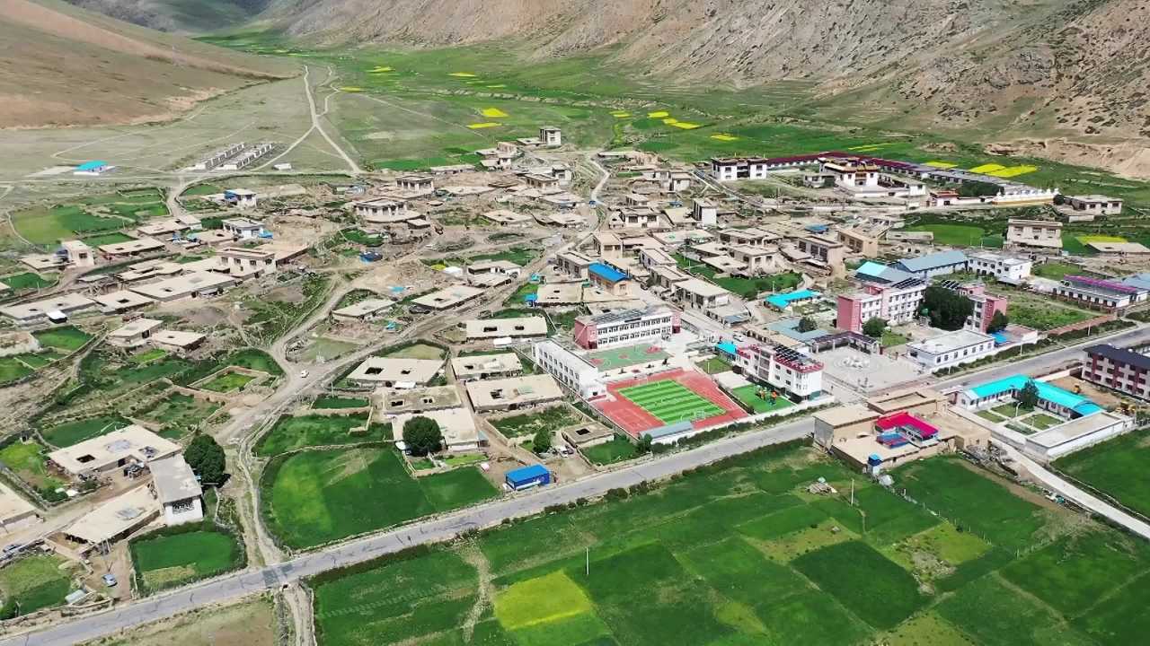 318国道邦达镇航拍风景