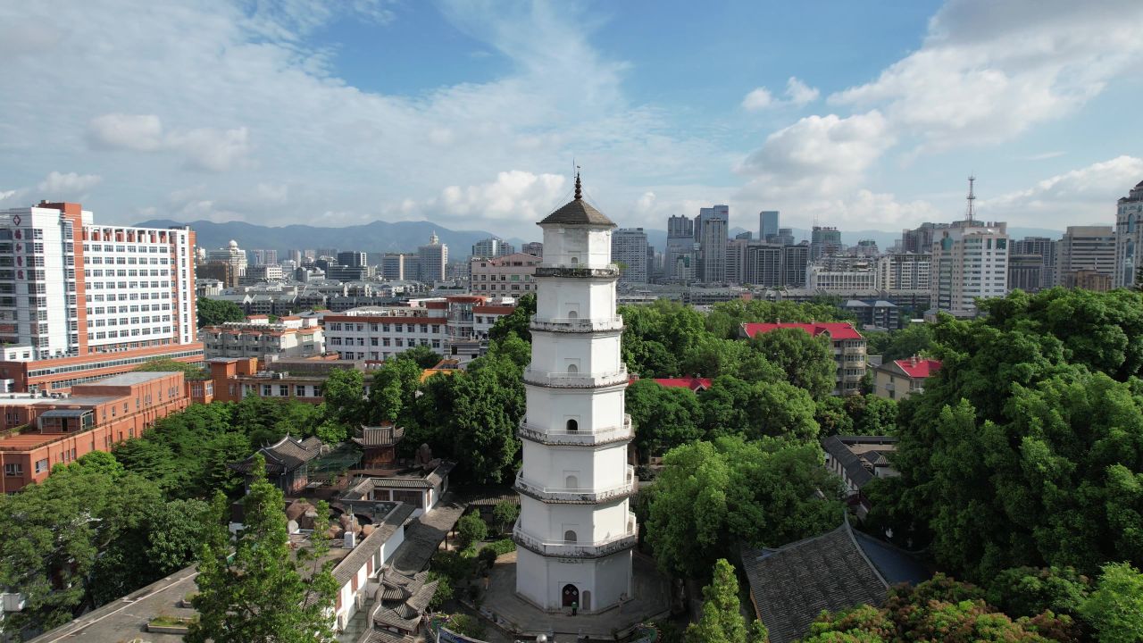 福建福州定光寺定光塔地标建筑白塔航拍 