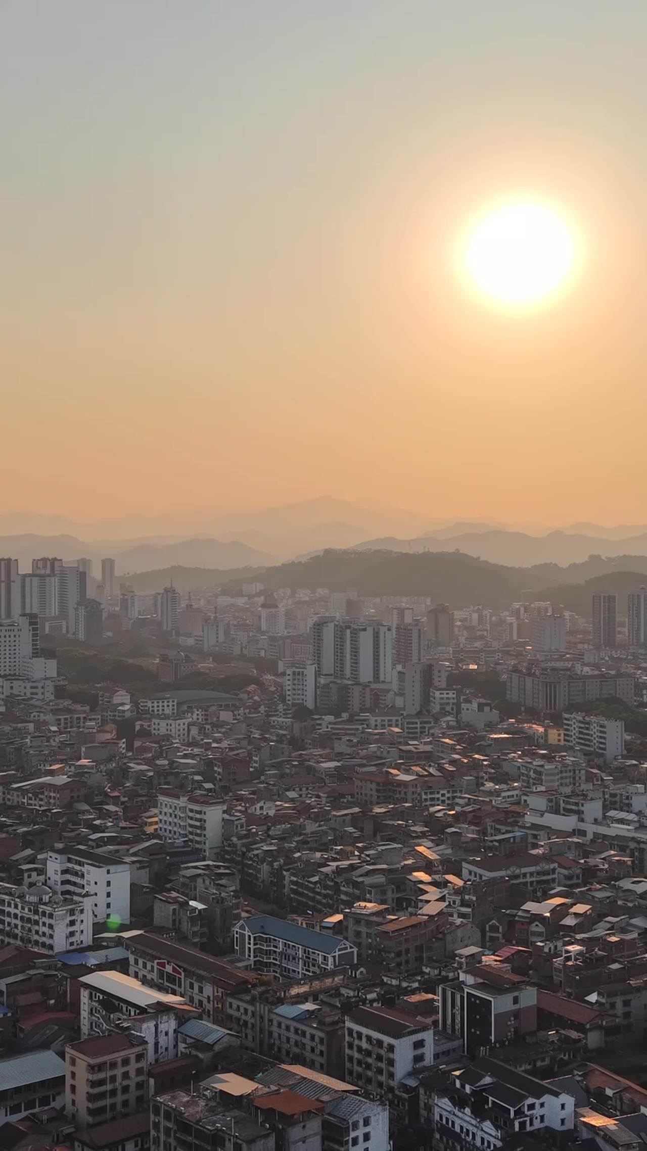 城市日落的宁静时光