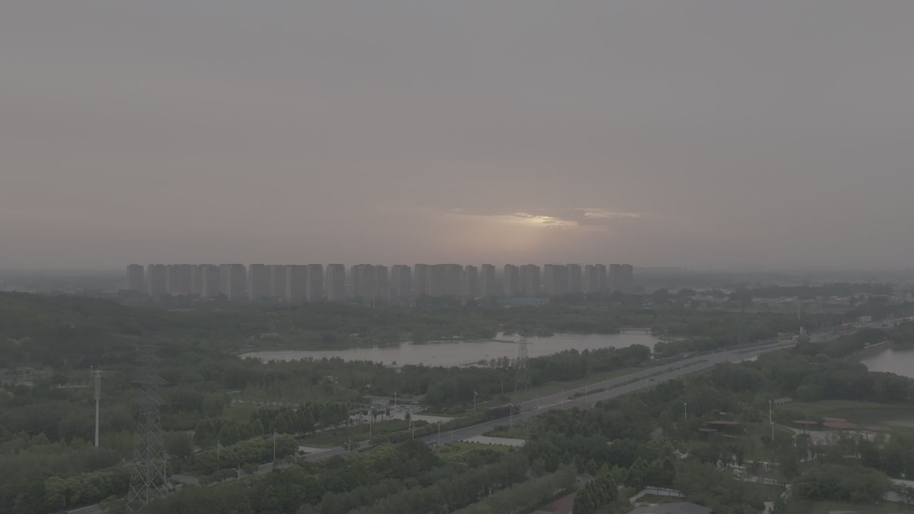 城市与自然的日落景色