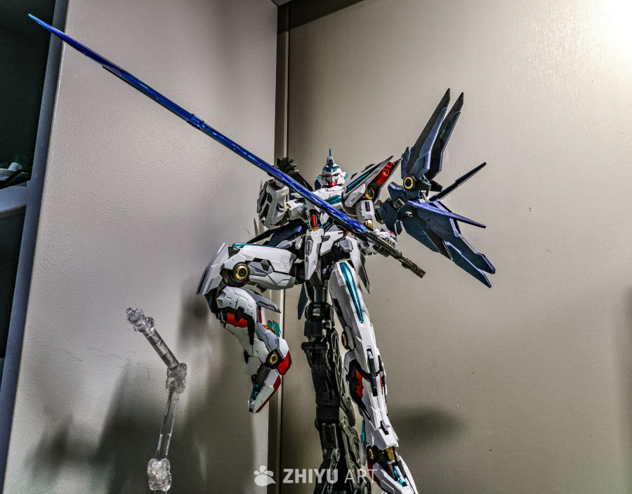 高达模型展示：科幻与工艺的结合