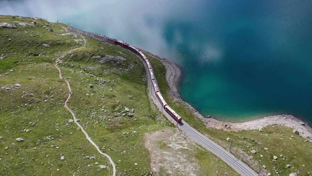 湖畔火车之旅