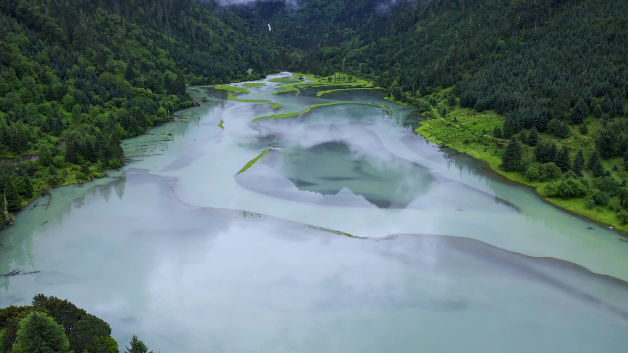 航拍川西莲花湖月亮湾湿地风景