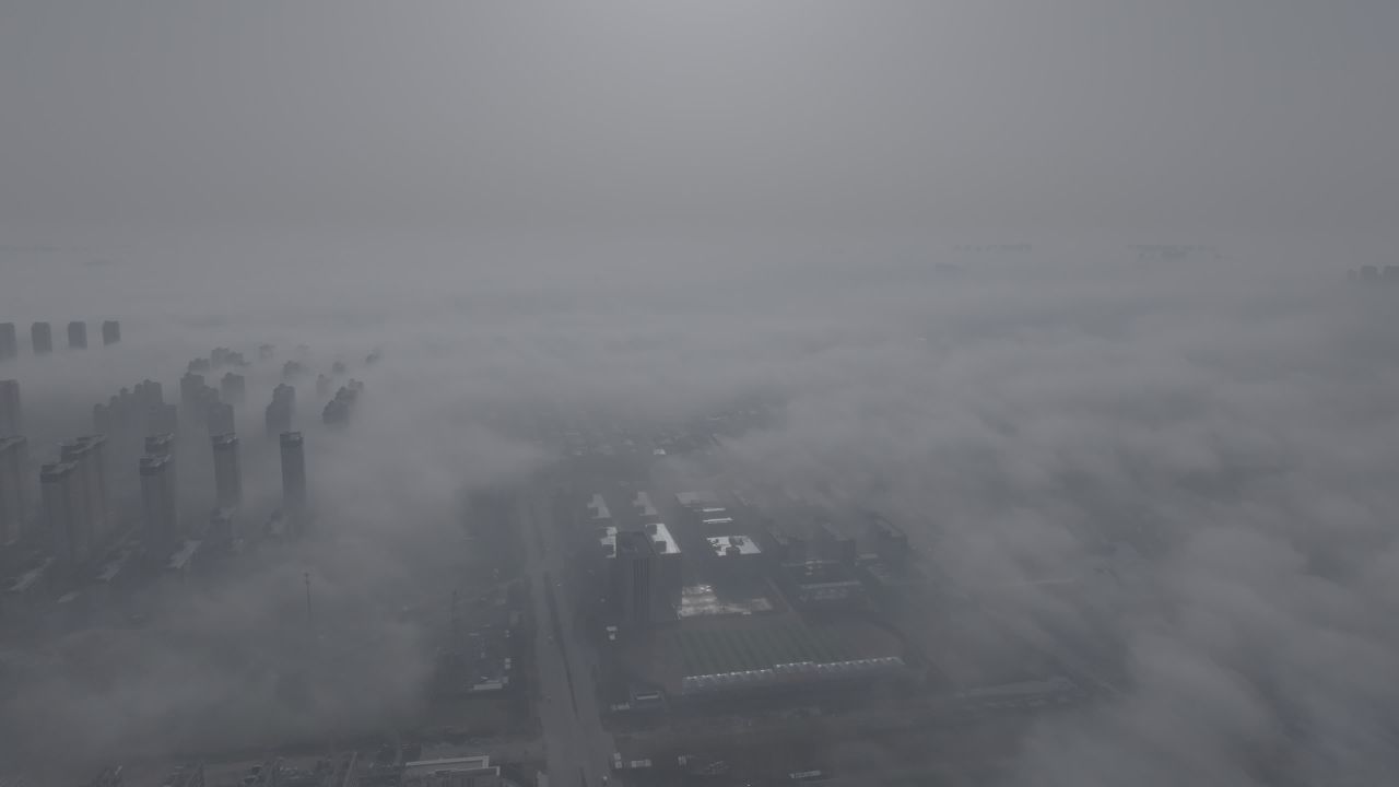 晨雾中的城市