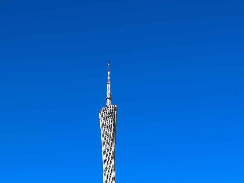 蓝天下的小蛮腰