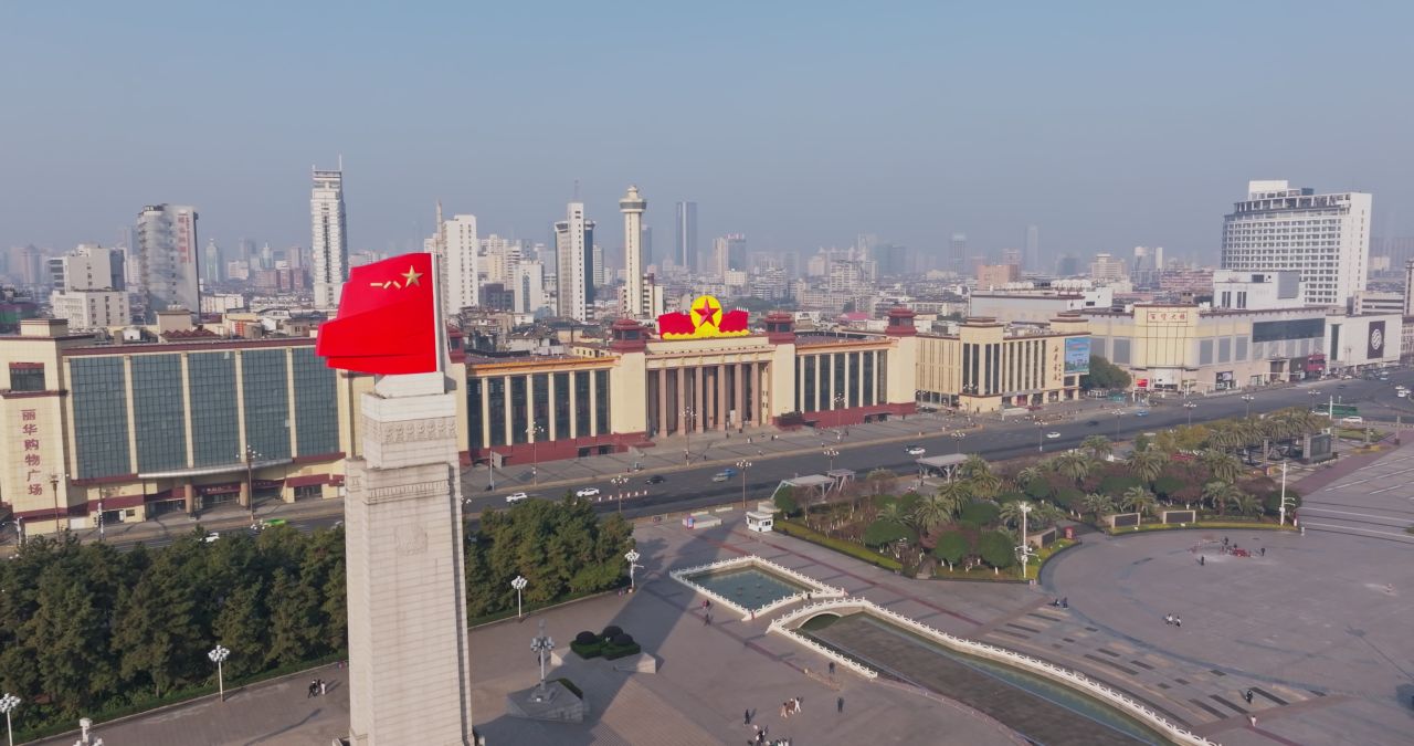 江西南昌八一广场城市风光航拍 4