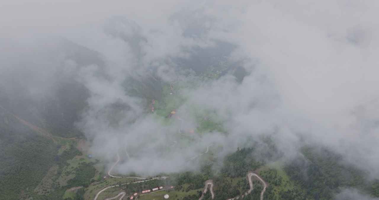 川西措卡湖唯美自然风光特色建筑