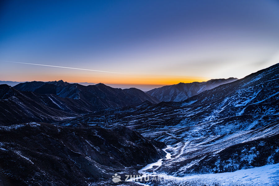 黎明雪山