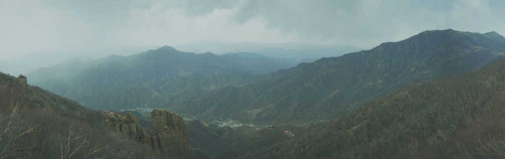 野三坡山峰全景