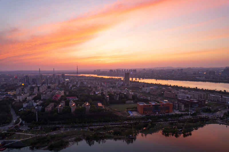 晚霞城市航拍俯瞰