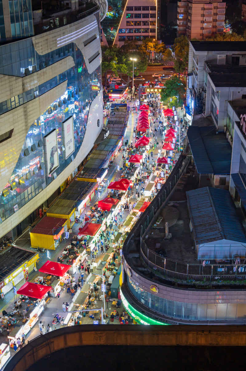 夜市灯火通明