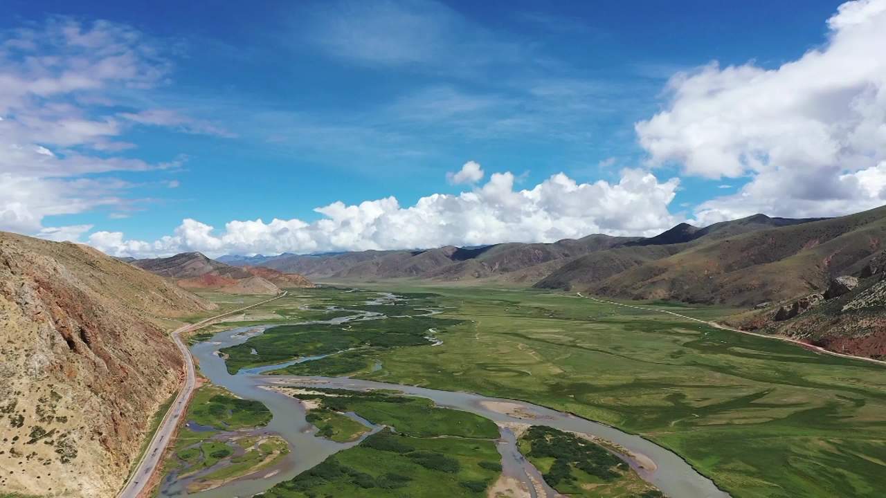 318国道邦达镇航拍风景