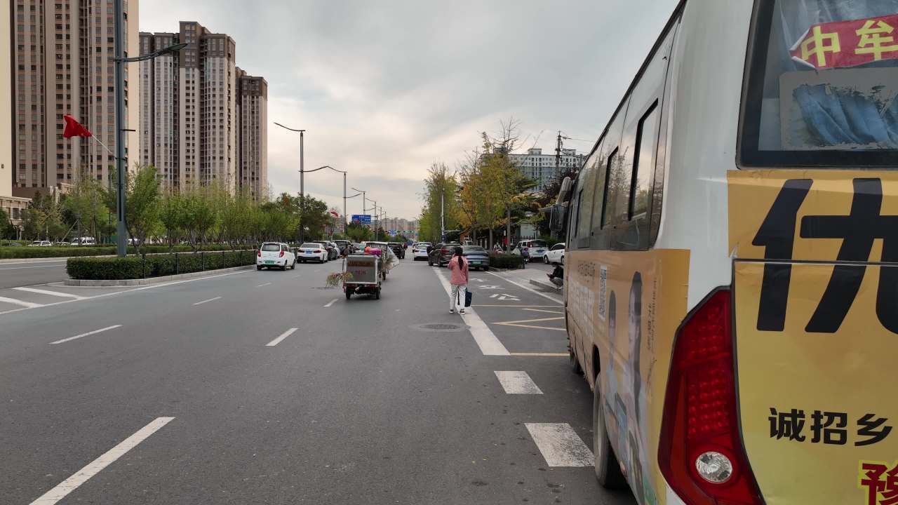 繁忙的城市街道