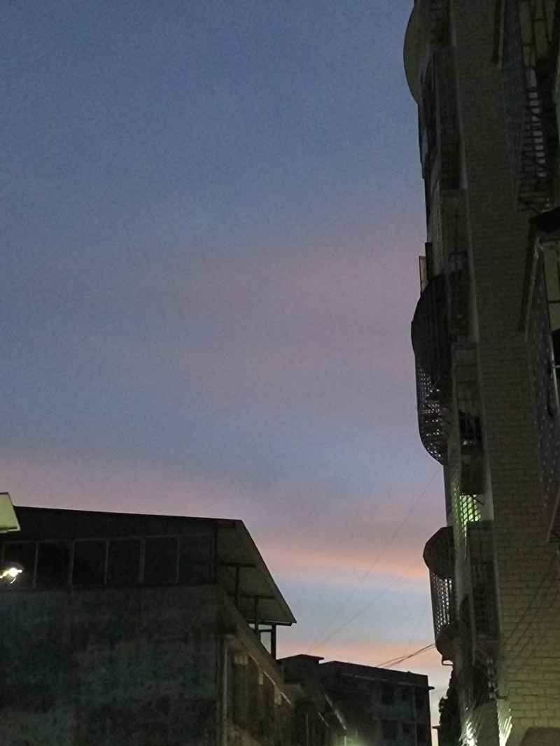 三层晚霞