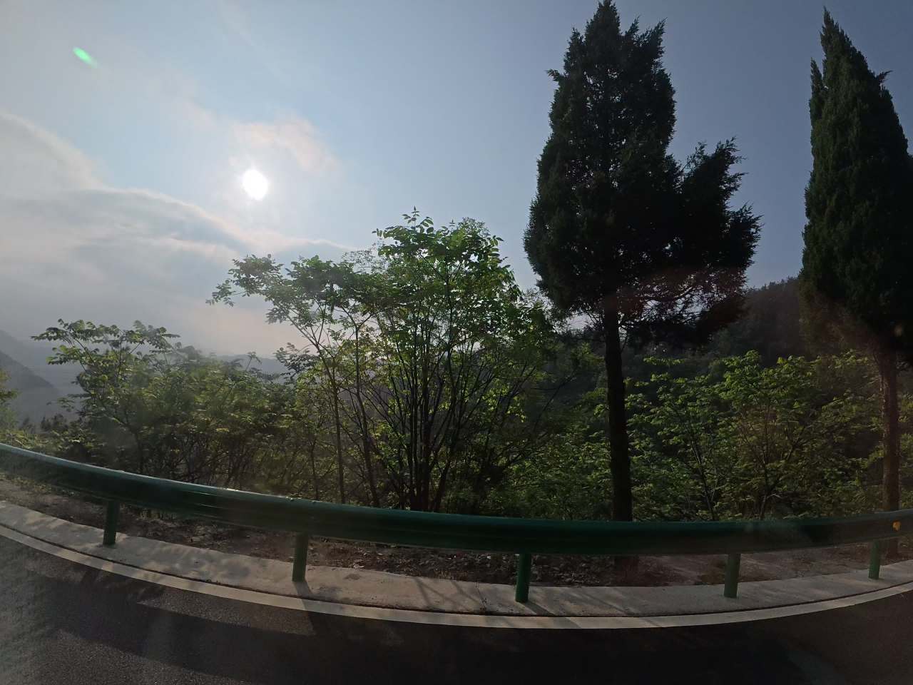 山间曲径寻幽