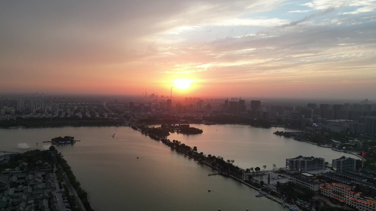  航拍山东聊城东昌湖景区夕阳晚霞
