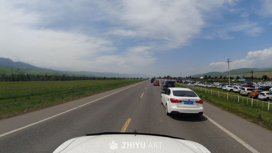 草原上的公路之旅