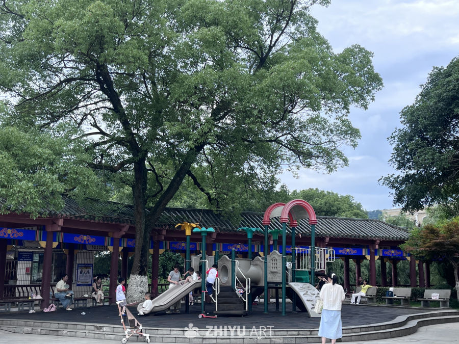 公园里的亲子时光