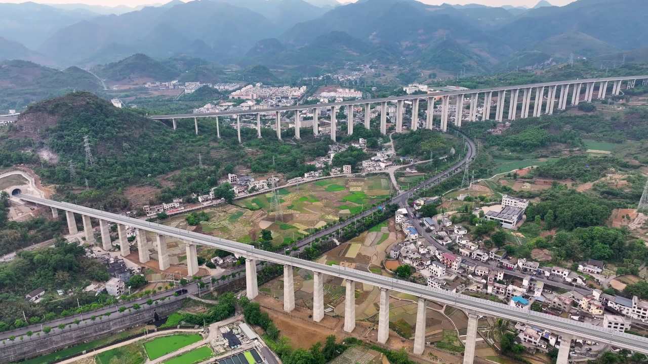 4k航拍建设中的盘兴铁路清水河镇特大桥