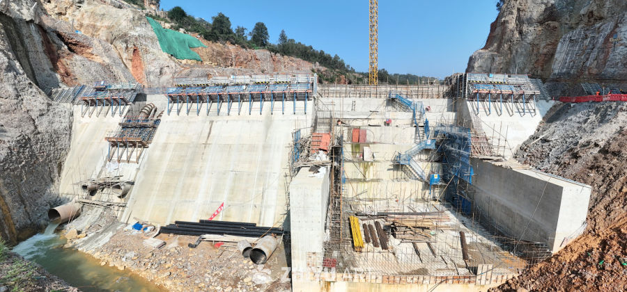 大坝施工现场全景