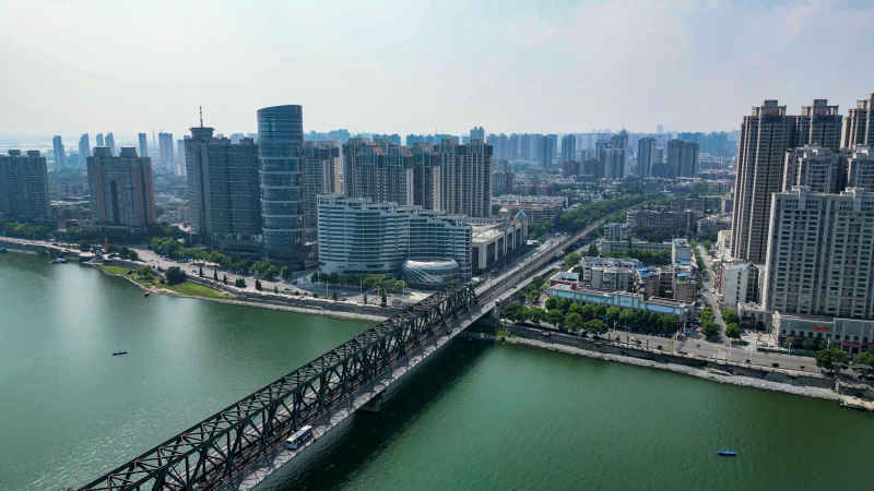 航拍湖北襄阳汉江大桥铁路公路双用大桥  