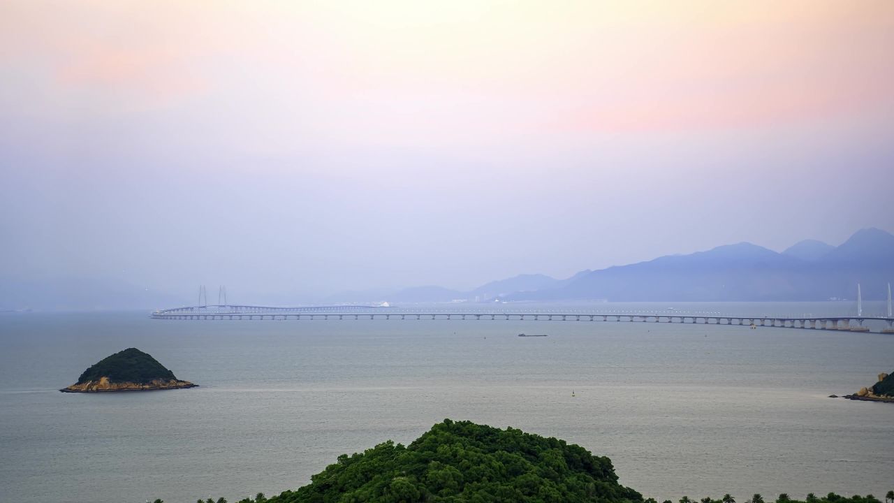 港珠澳大桥傍晚晚霞变幻