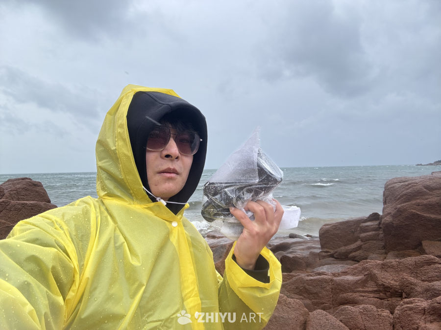 雨中海边的独处时光