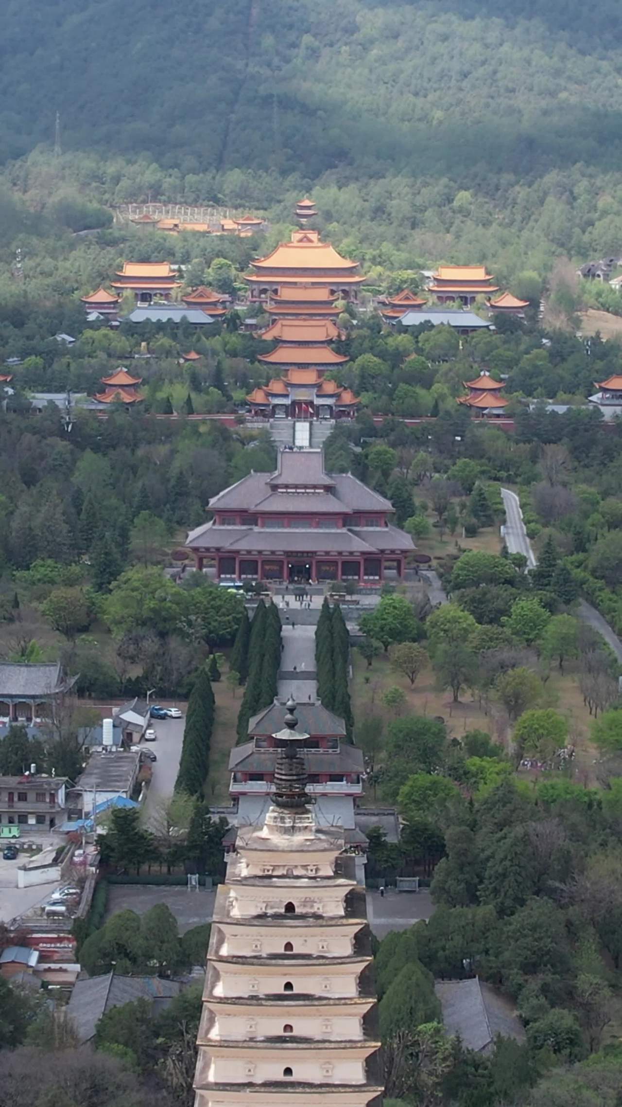 千年古塔与静谧园林