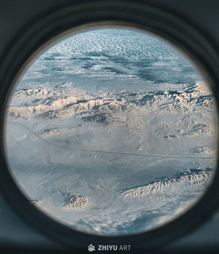 高空俯瞰山脉云海